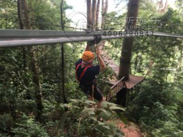 丛林滑索